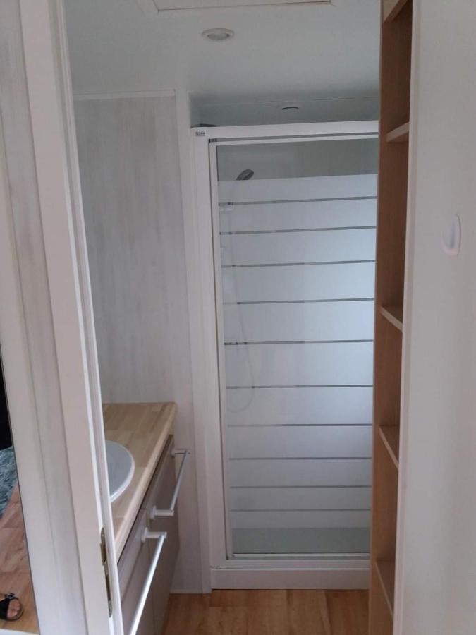 Luxueuze Stacaravan 4Pers Met Terras En Tuintje 布列登 外观 照片